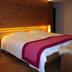 Chetzeron Crans Montana CH - CHAMBRE, LAMPE DE CHEVET PARAVENT